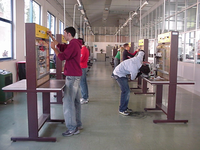 Studenti nel laboratori TDP